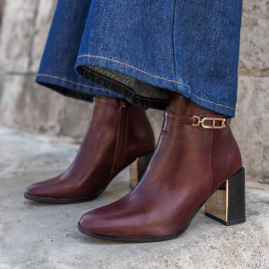 Μποτάκι με Τακούνι και Χρυσή Λεπτομέρεια – Μπορντό