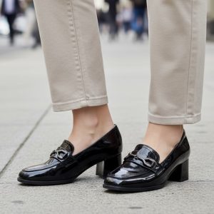 Loafers με Τακούνι και Διακοσμητικό Μεταλλικό Στοιχείο - Μαύρο