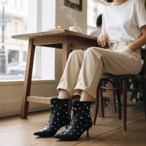 Μποτάκια με Ασημί Τρουκς και Kitten Heel - Μαύρο