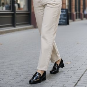 Loafers με Τακούνι και Διακοσμητικό Μεταλλικό Στοιχείο - Μαύρο