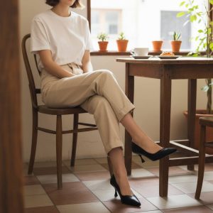 Γυναικείες Γόβες με Χαμηλό Τακούνι- Μαύρο