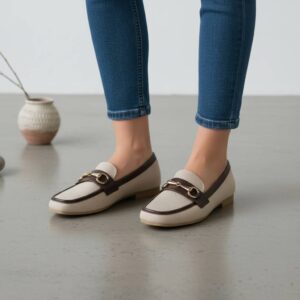 Loafers με μεταλλική αγκράφα - Μπέζ